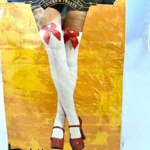 🥀White thigh highs with red bow NWT